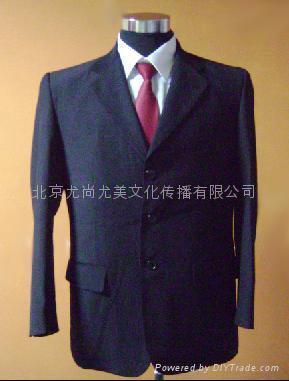 北京西裝、制服與工作禮儀服裝租賃服務 絲綢服飾的精致選擇與商務禮儀的完美融合